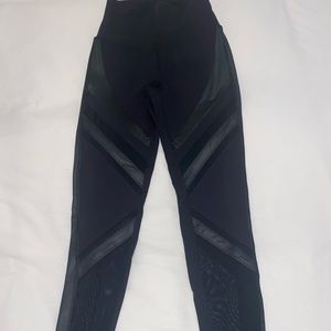 High waist waist Alo leggings. Brand new condition